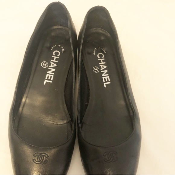 Authentic Chanel black flats size 35.5 or 5 1/2 to 6 - Picture 3 of 7